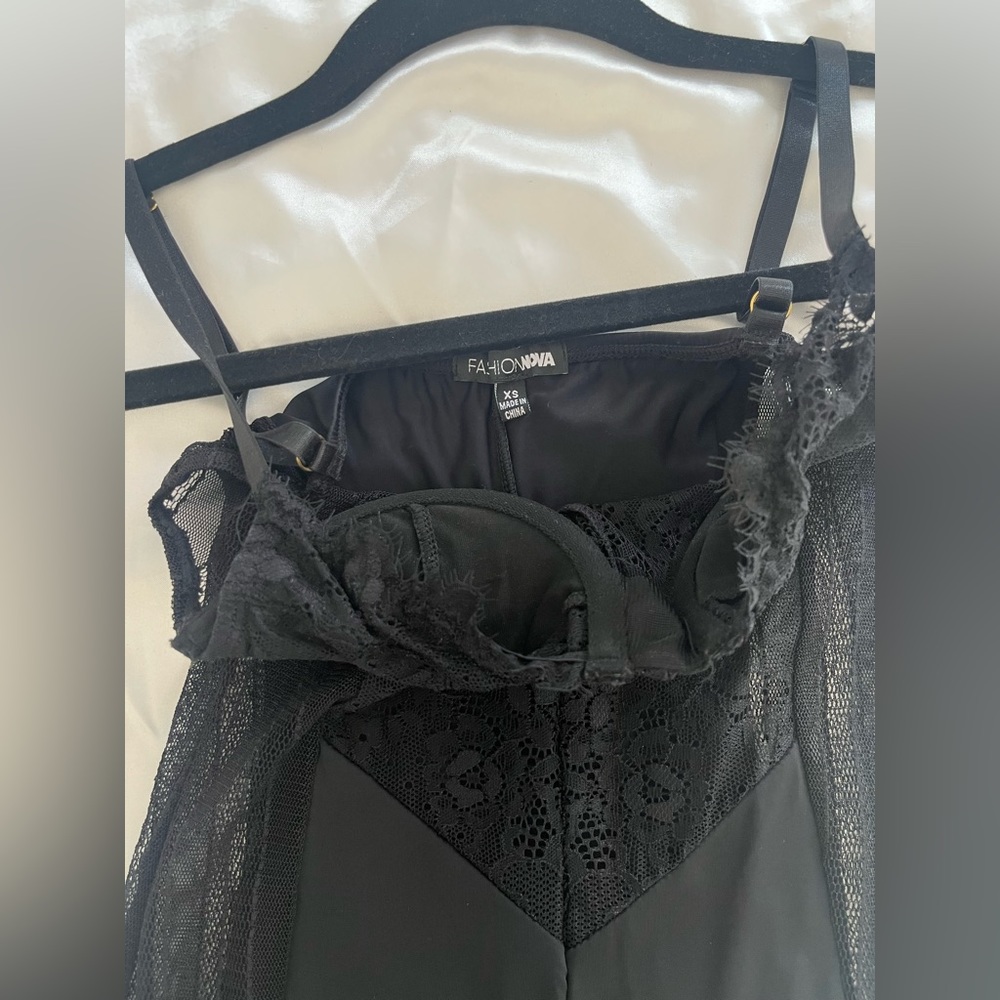 Lace romper - Picture 2 of 2